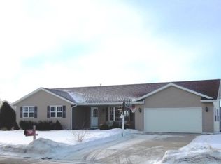 585 W Main St, Evansville, WI 53536