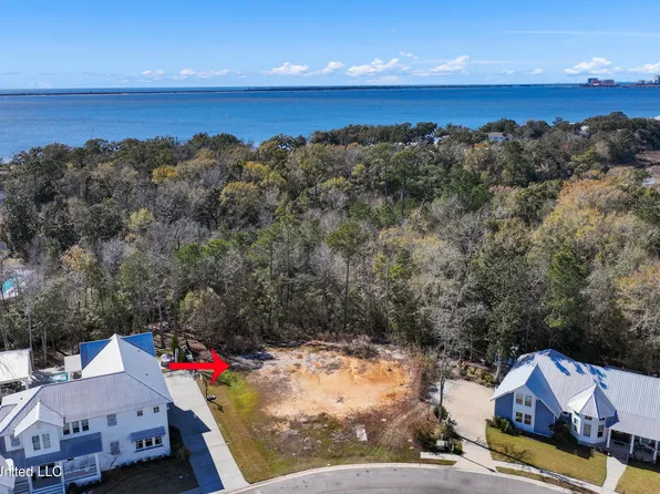 133 Seaside Dr, Ocean Springs, MS 39564