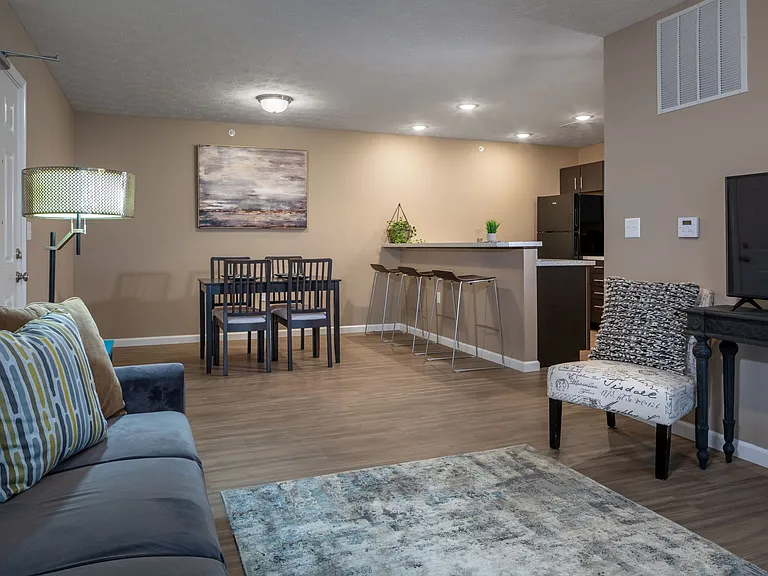 Greenbrier Apartments — Photo 7