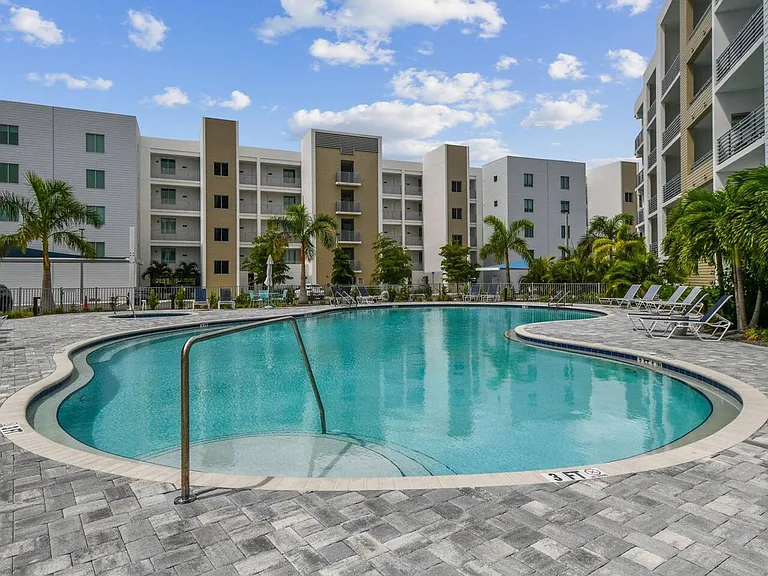 1889 N Tamiami Trl #1-ID1590863P — Photo 7
