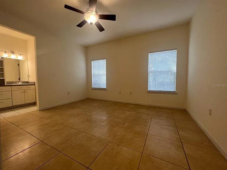 11583 NW 17th Pl — Photo 4