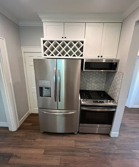 Oven with griddle, microwave, and fridge with water and ice dispenser