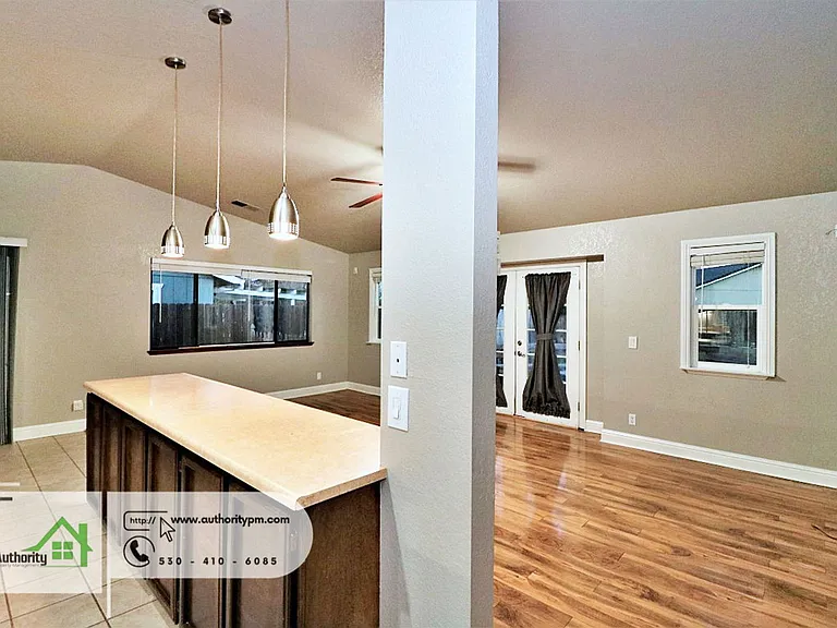 1947 Mary Lake Dr — Photo 3