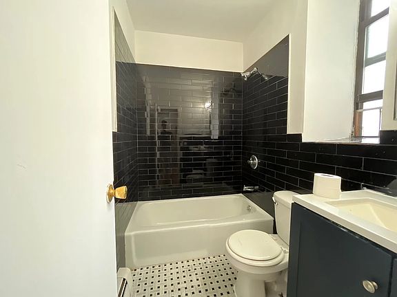4th image of 204 W 111th St APT 5B
