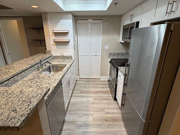 4th image of 2560 Oak Rd APT 321