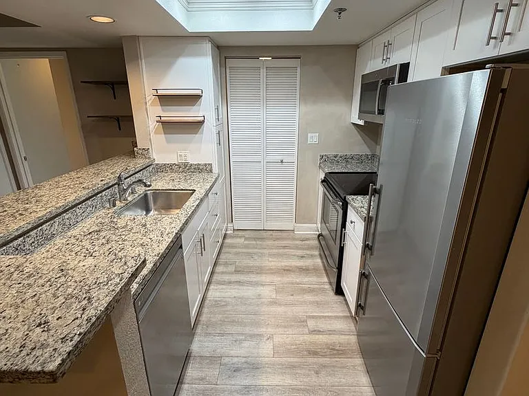 2560 Oak Rd #321 — Photo 4
