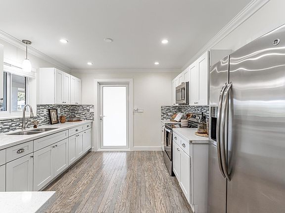 3rd image of 300 NE 43rd Street
