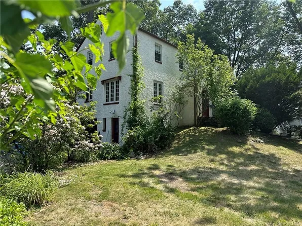85 Wildwood Rd, New Rochelle, NY 10804
