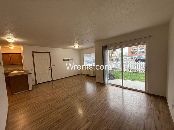 2nd image of 2705 E Queen Ave #2705