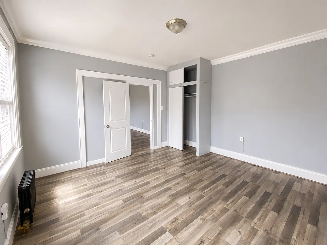 3 bed, 1.0 bath, 999 sqft, $2,400 — Photo 4