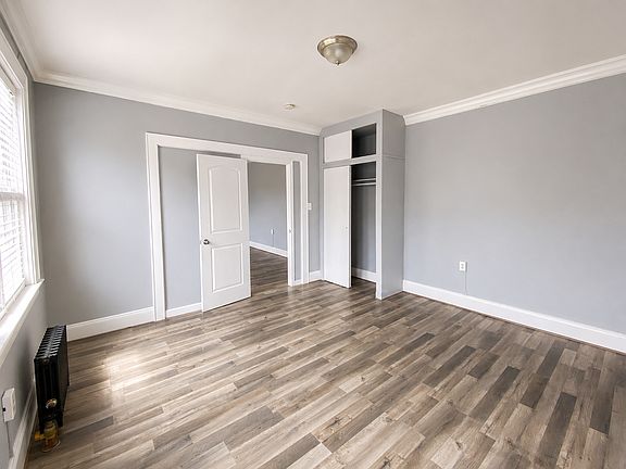 4th image of 245 Alexander St Floor 2