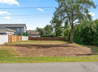 9 Doris Ave, Ottawa, ON K1T3W8