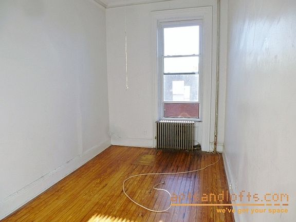 3rd image of 368 Van Brunt St APT 4