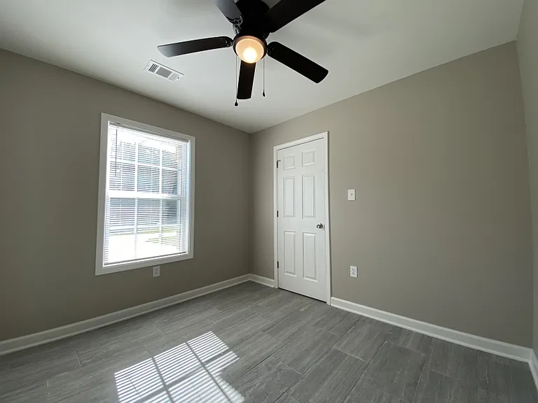 2412 Loop Acres Rd — Photo 4