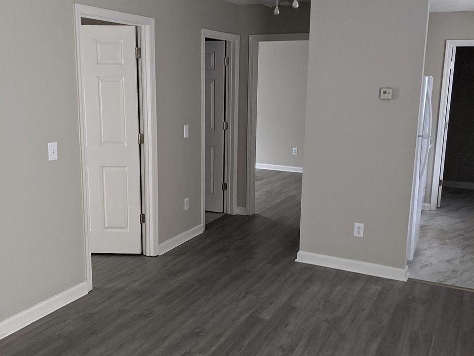 2nd image of 149 College St APT Dd