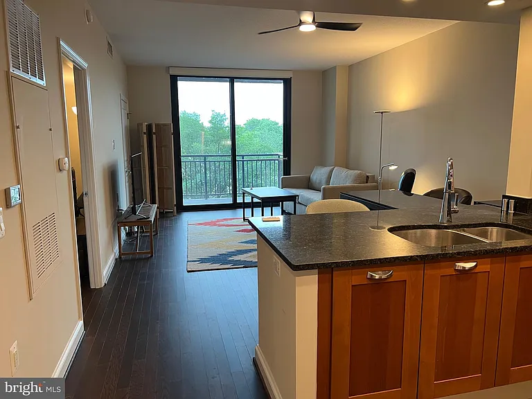 2451 Midtown Ave #606 — Photo 9
