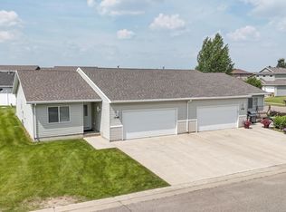 1548 35th Ave SE, Minot, ND 58701