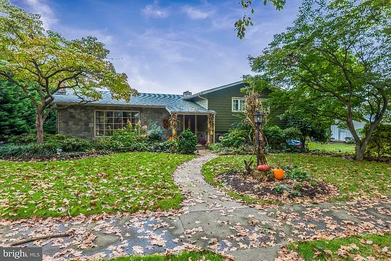 527 Campus Rd photo 1