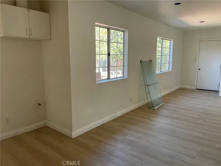 10406 Densmore Ave — Photo 10
