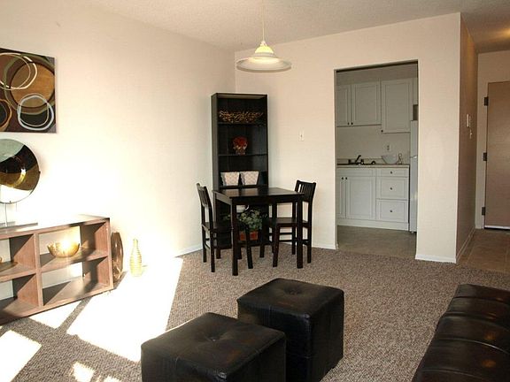 5th image of 100 Kent Ct