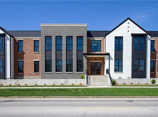 411 Main St #2D, Pella, IA 50219