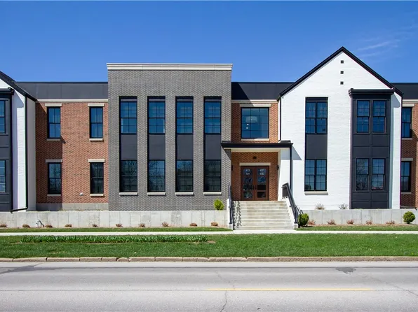 411 Main St #2D, Pella, IA 50219
