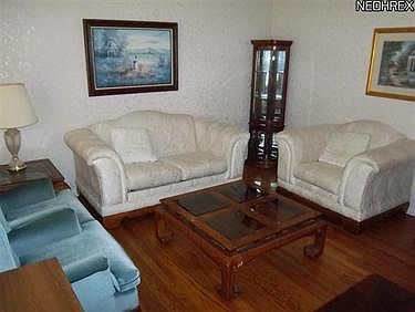 3rd image of 6558 Parkland Ave