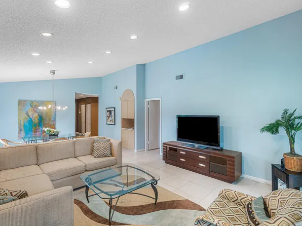 27 Stratford Lane W #D, Boynton Beach, FL 33436