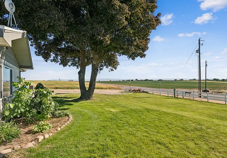 10996 Willis Rd — Photo 10