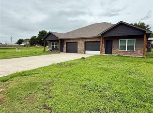 200-202 Buccaneer Dr, Tonkawa, OK 74653