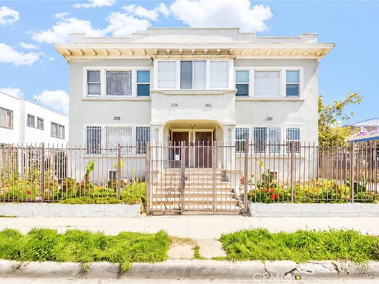 1308 1/2 S Van Ness Ave — Photo 1