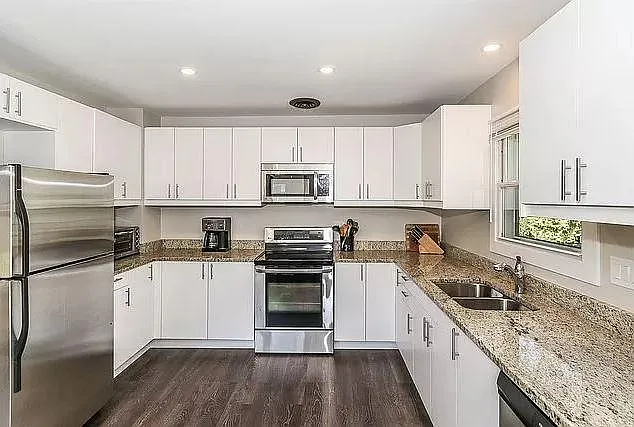 1149 Aberdeen Ln — Photo 3