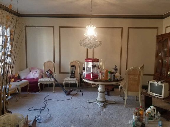 4th image of 2215 E 70th Pl #E1