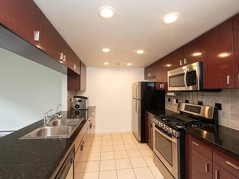 1033 Marinaside Cres #2M — Photo 6