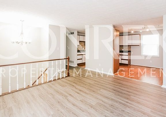 3rd image of 1015 Bandanna Dr