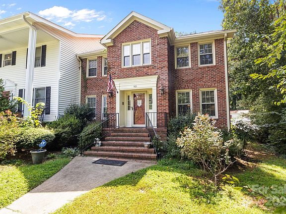 4th image of 915 Sprucewood St