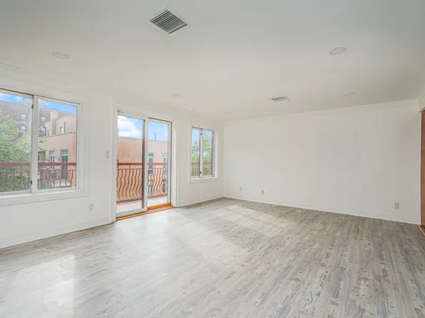 3165 Emmons Avenue image 26 of 33