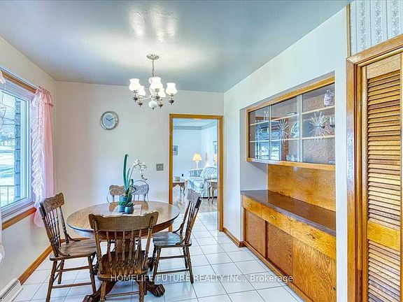 5th image of 581 Gibbons St
