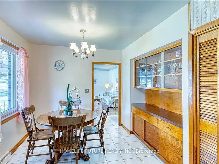 581 Gibbons St — Photo 5