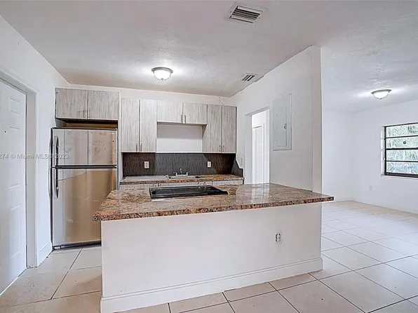 541 NW 194th St, Miami Gardens, FL 33169