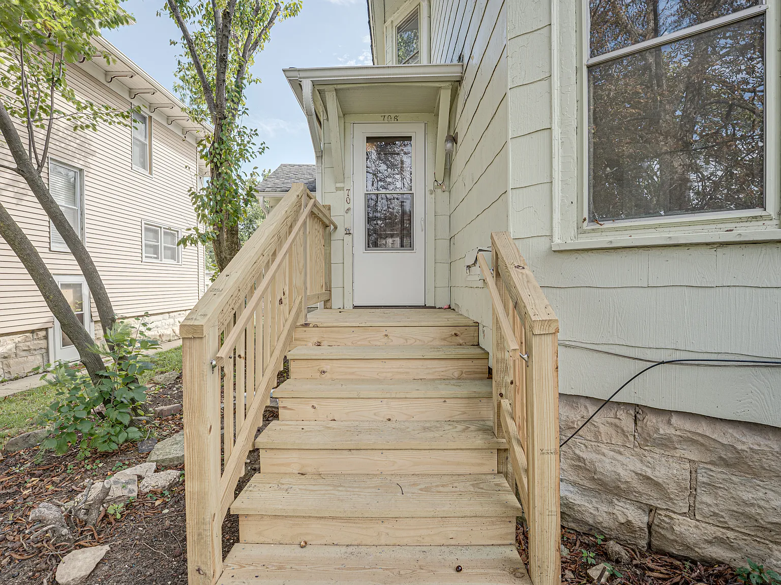 4 bed, 1200 sqft, $1,900 — Photo 3