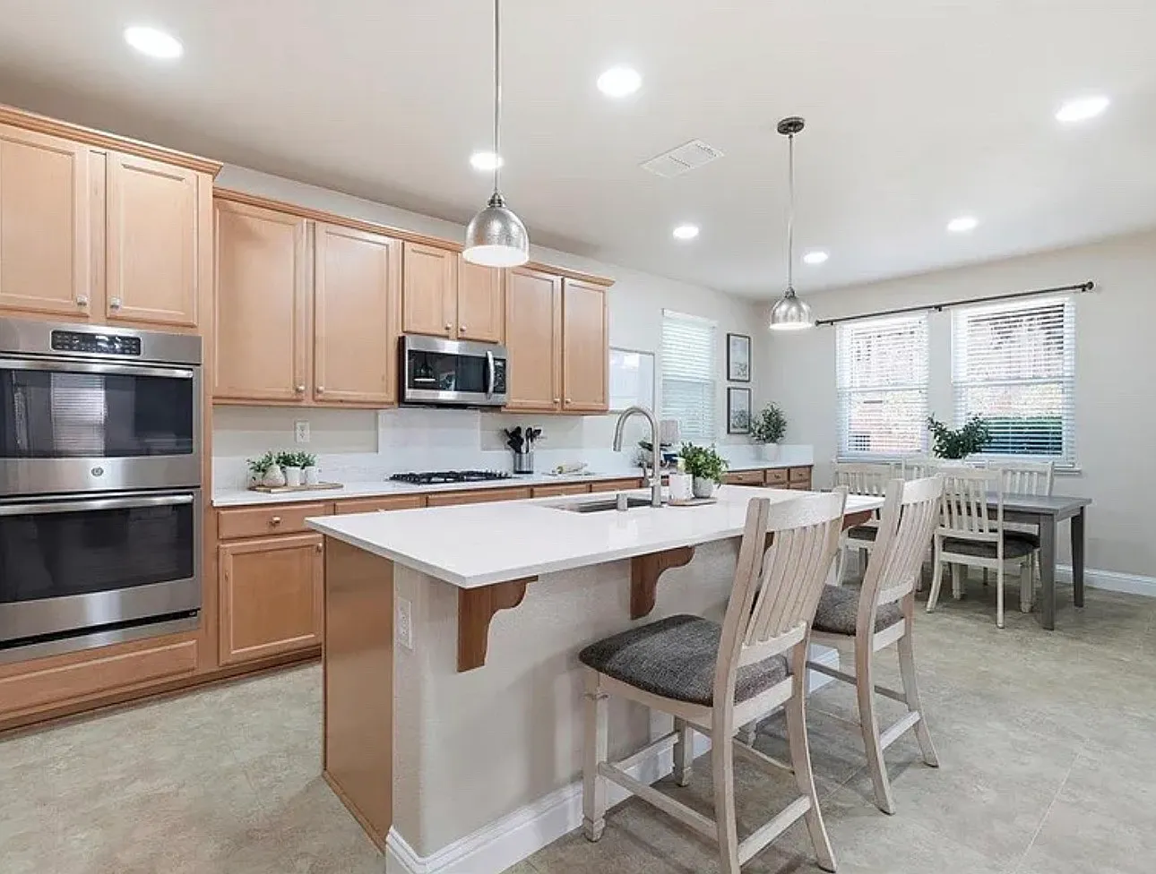 3 bed, 2183 sqft, $3,350 — Photo 2