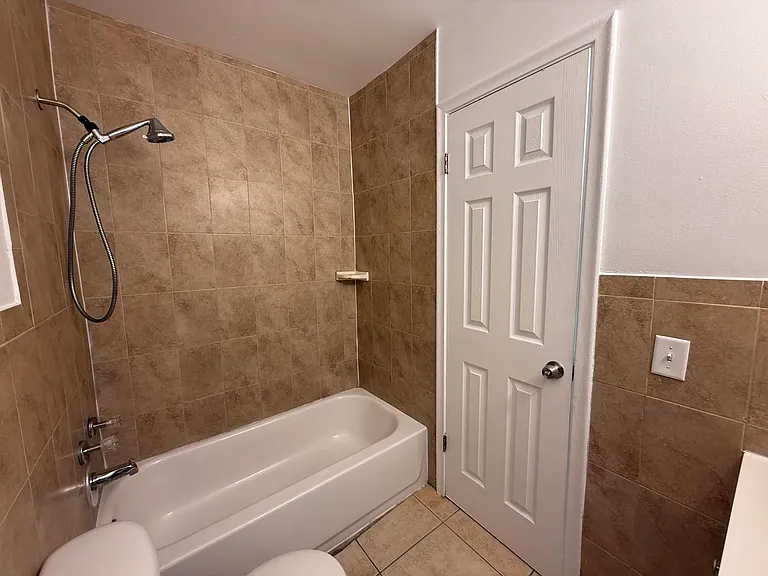 901 Pine Dr #7 — Photo 6