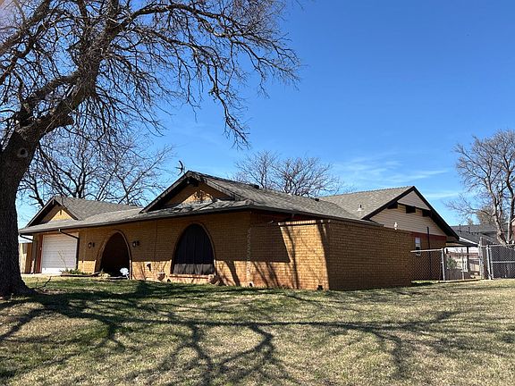 2nd image of 3802 SE Berkshire Ct