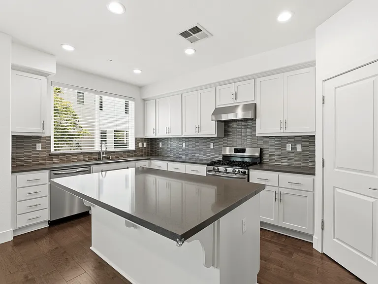1475 Latitudes Way — Photo 2