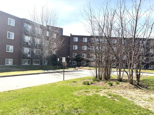 2044 Arrowsmith Dr #108A, Ottawa, ON K1J 7V8