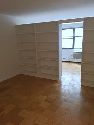 Rented by Carlyle Property Management | media 10