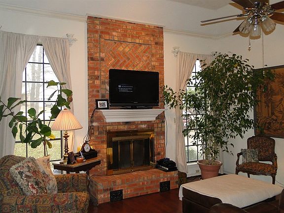 3rd image of 5517 Somerford Ln