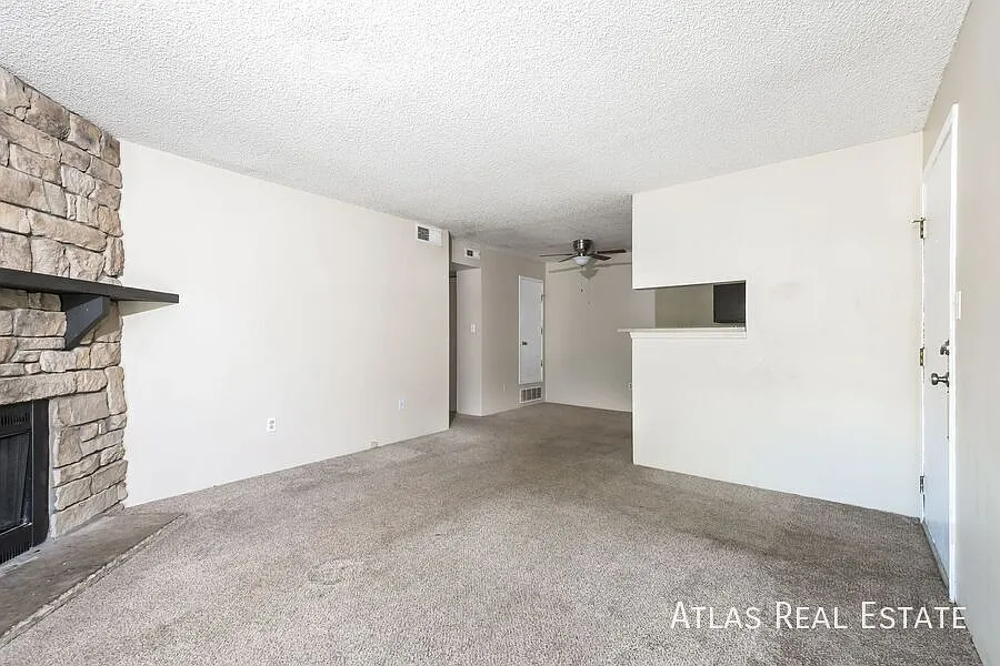Centrally Located 2 Bedroom 2 Bathroom Condo Close to DTC! — Photo 4