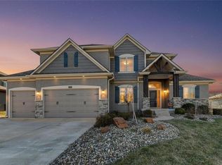 1907 NE Parks Summit Blvd, Lees Summit, MO 64064